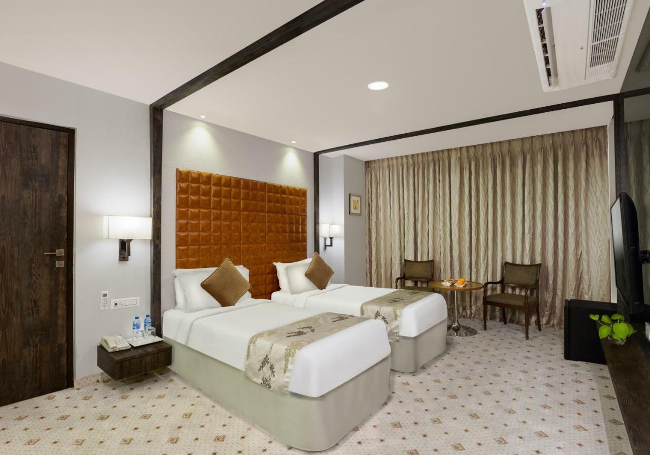 Regenta Central Hotel & Convention Centre Nagpur Eksteriør bilde