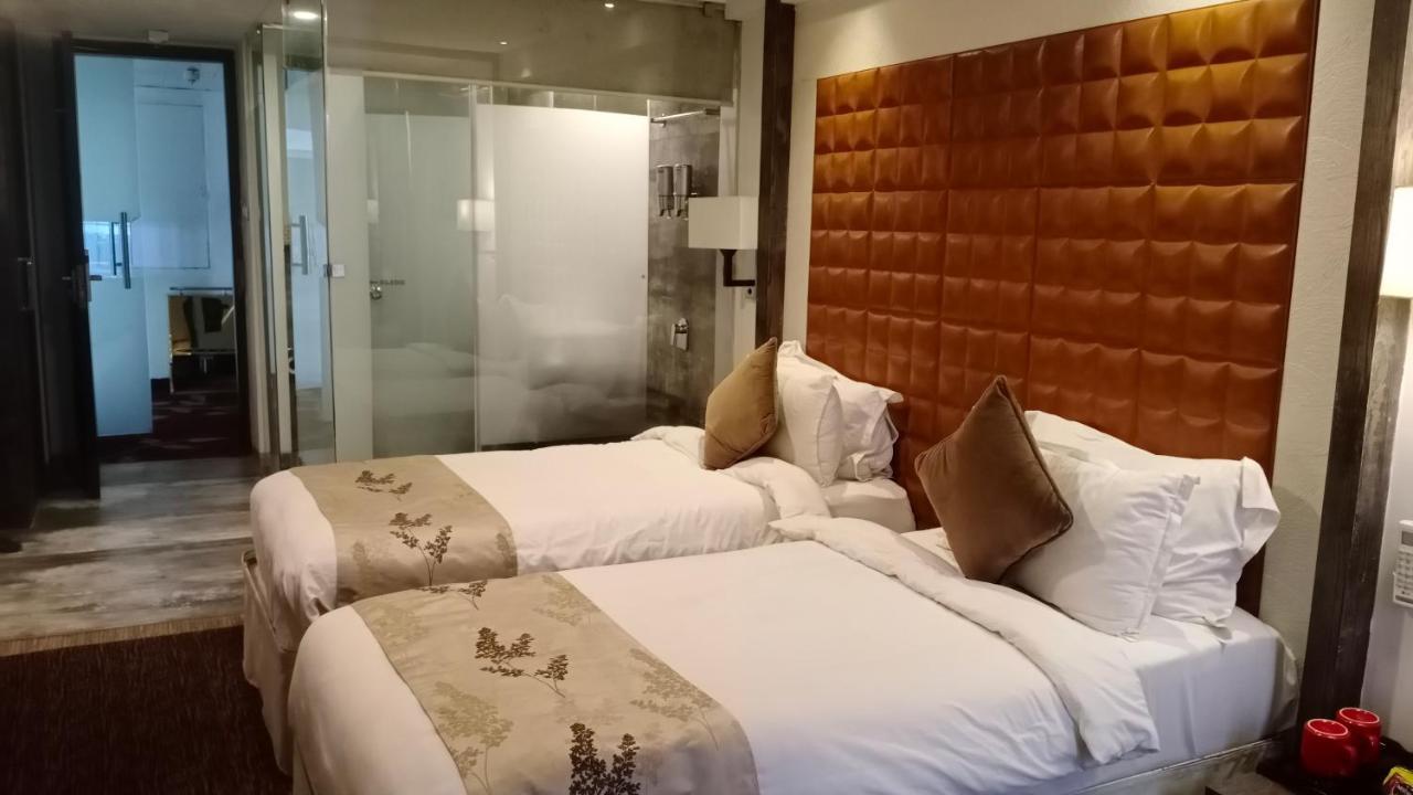 Regenta Central Hotel & Convention Centre Nagpur Eksteriør bilde