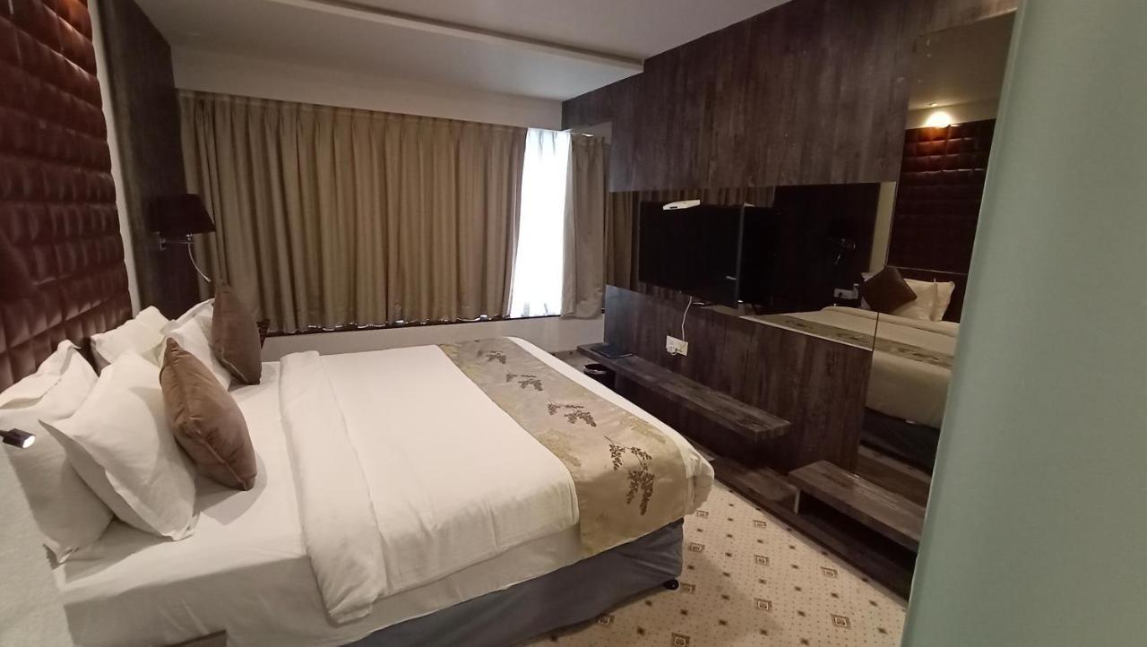 Regenta Central Hotel & Convention Centre Nagpur Eksteriør bilde